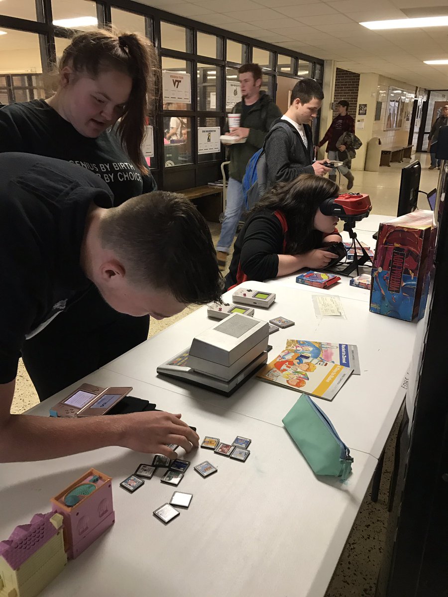 EDeagles's tweet photo. Flashback Friday:Game Style for Teen Tech Week with #EDHSEagles @dcsnc #ttw17 https://t.co/mggFDNVnI8