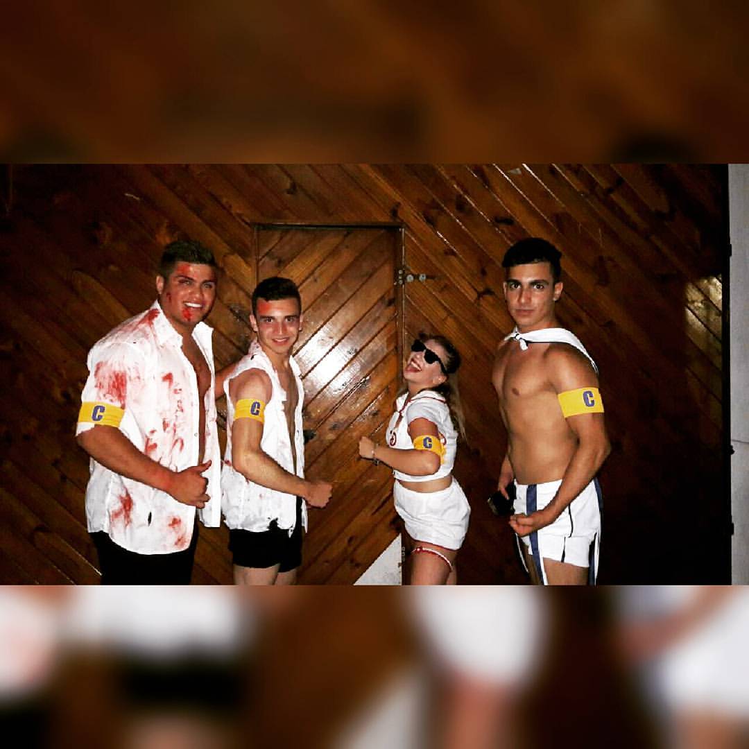 Normal5Quinto16's tweet photo. El que no conoce a Dios // a cualquier santo le reza https://t.co/RjxZum6ChA