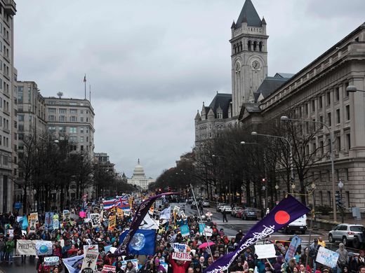 AmericanIndian8's tweet photo. 14 PHOTOS:Dakota pipeline opponents march to White House to bring message to Trump
https://t.co/9UjjI1OsGw
#NATIVENATIONSRISE #NoDAPL @POTUS https://t.co/qqH334wUu5