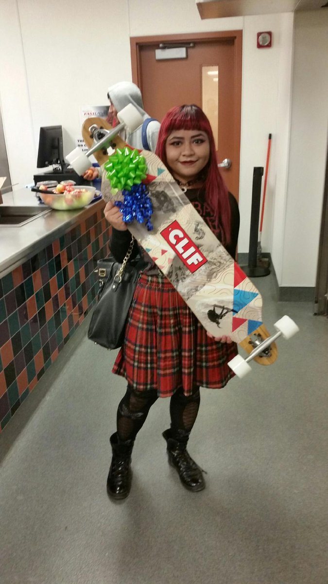 TollesonUhsd's tweet photo. Recipients of the National School Breakfast Challenge Golden Ticket at each school got Long Boards! #SchoolBreakfastChallenge https://t.co/j6UdIg6DMV