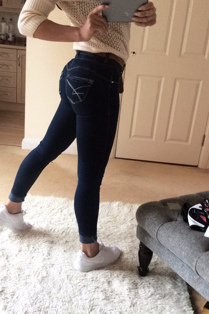 JoleneQueen's tweet photo. #shopping #squats #skinny https://t.co/Kd1HnPKofQ