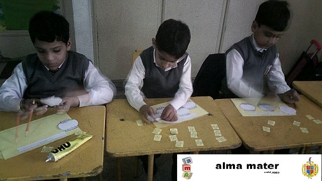 amschool80's tweet photo. Grade 2 students learning Multiplication word problems through and interesting craft activity. https://t.co/I8h42N59kL