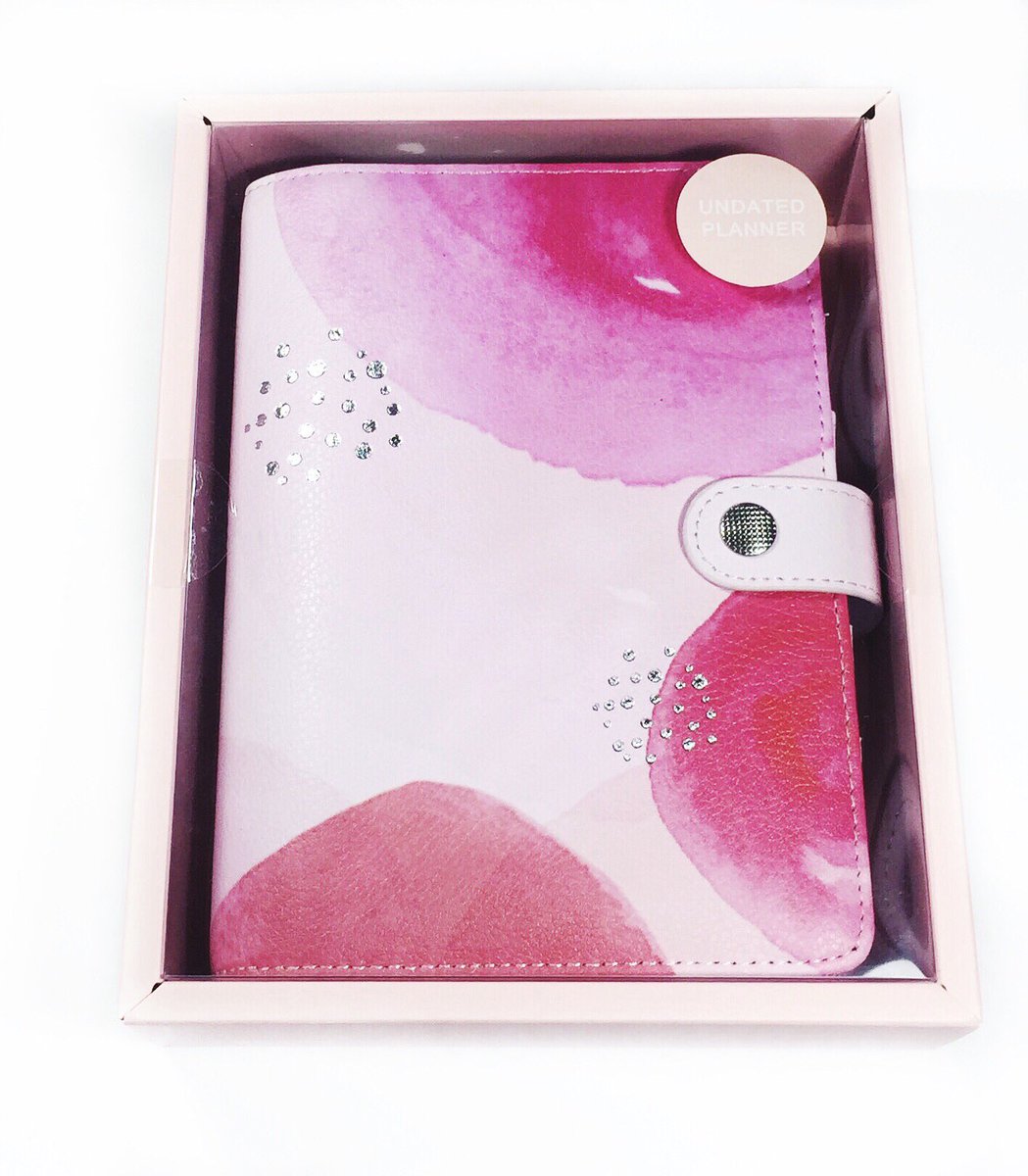 torlynnsreading's tweet photo. Check out my Instagram story today to see me unboxing this pretty Kikki-K look-a-like. #plannerunboxing #planneraddict https://t.co/xKNhDU7sa7