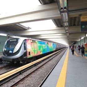 Idoso é detido após ser flagrado fazendo fotos por baixo de saia de mulher em metrô no RJ dlvr.it/NbWHzQ