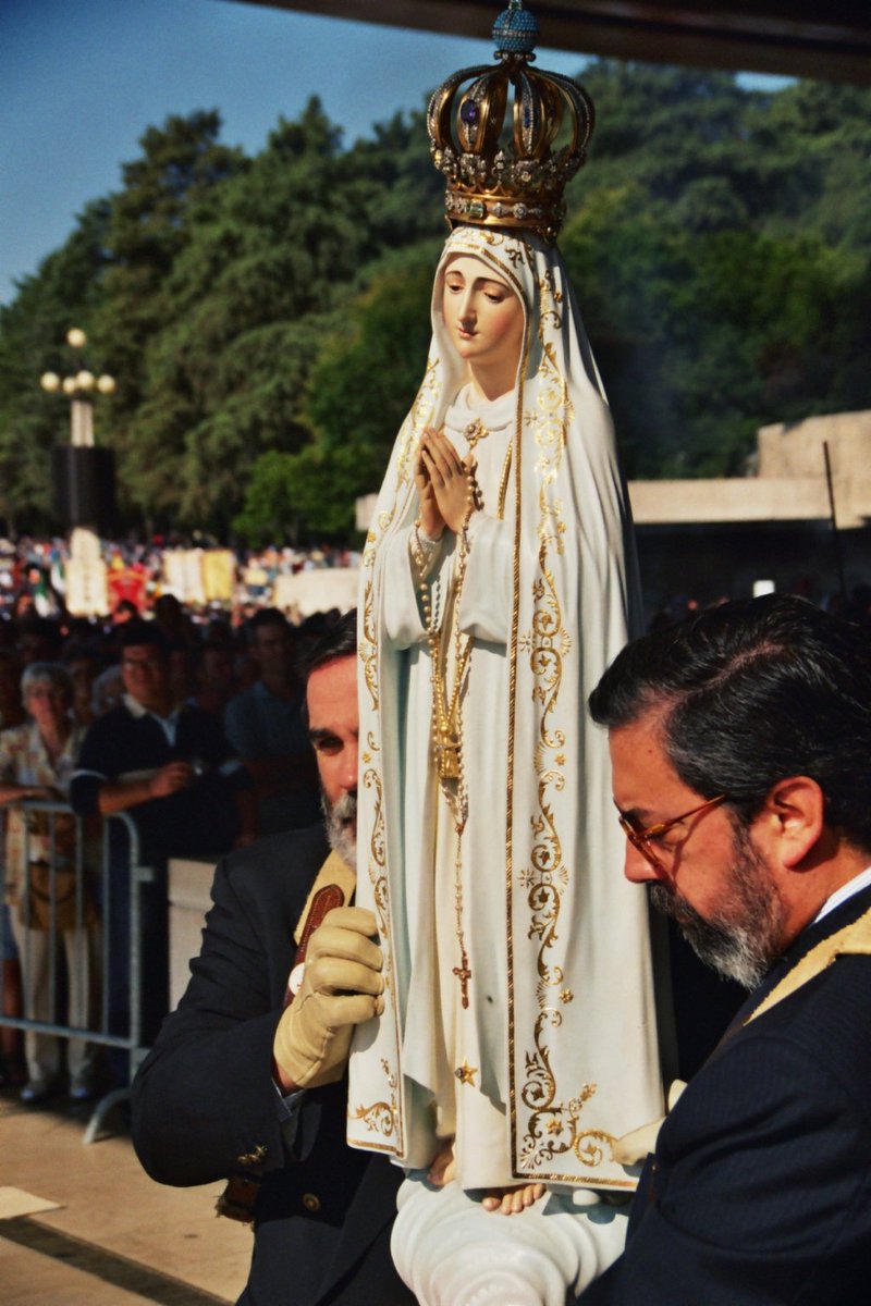 CallToFatima's tweet image. Celebrating the 100th anniversary of Our Lady of Fatima: Pilgrim Statue visits Ireland thecalltofatima.wordpress.com/2017/03/10/cel…