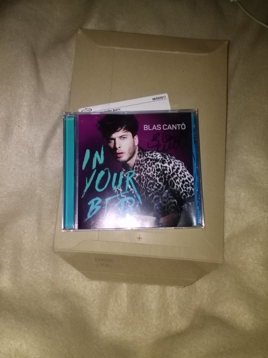 CarmenBeatriGuz's tweet photo. Ohh dios! Llegar a casa... @BlasCanto mira q tengo en mis manos!! 😍 Tachán! "¡¡Me subí en tu tren hace mucho y no pienso bajarme nunca!!"👣👣👣 https://t.co/92SrhPGHDK