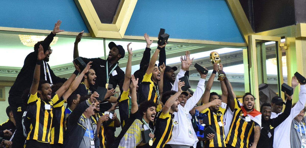 Suli2020's tweet photo. ��زيف نقآط..ديون..ظلم..ومآزالت آقدآمه تعتلي المنصآت..!
#الاتحاد معجزة كروية..من آلنادر ان تتكرر!!
 #الاتحاد_بطل_كاس_ولي_العهد #روح_الاتحاد https://t.co/iPD4cI0WBs