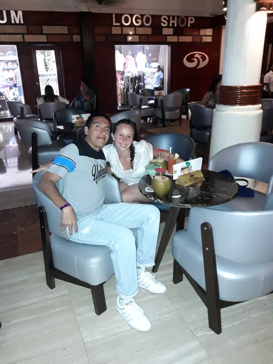 oviedolucho's tweet photo. @PalladiumHotels #NocheDeCoco ;) #CocoNight https://t.co/uxRJKIRPYf