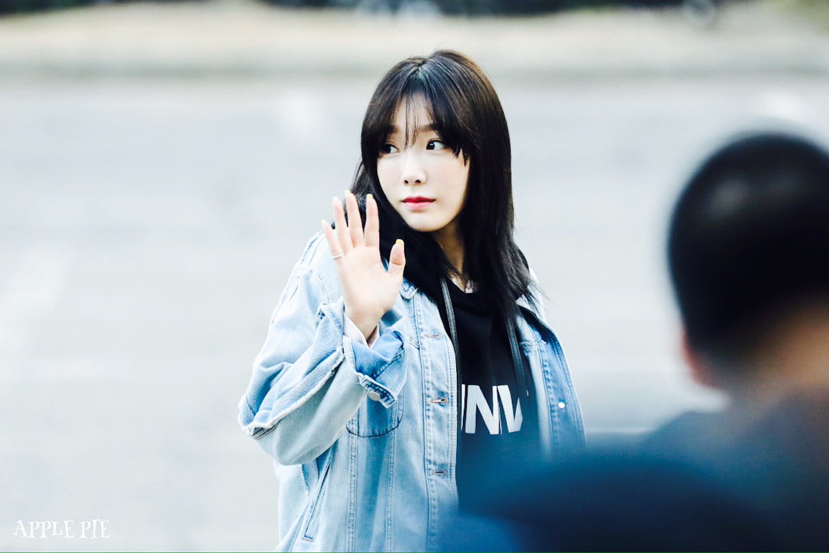 Applepie8Pie's tweet photo. 170310 태연 KBS 😍 https://t.co/G8mKohw7Eh
