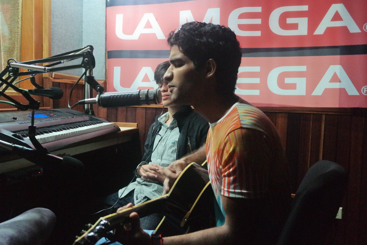 solesmusica's tweet photo. Hoy estuvimos grabando un #PlusSession en @LaMega1009 conversando con Tita Domìnguez y tocando algunos de nuestros temas, Gracias!! ☀ https://t.co/F6UkdnceAC