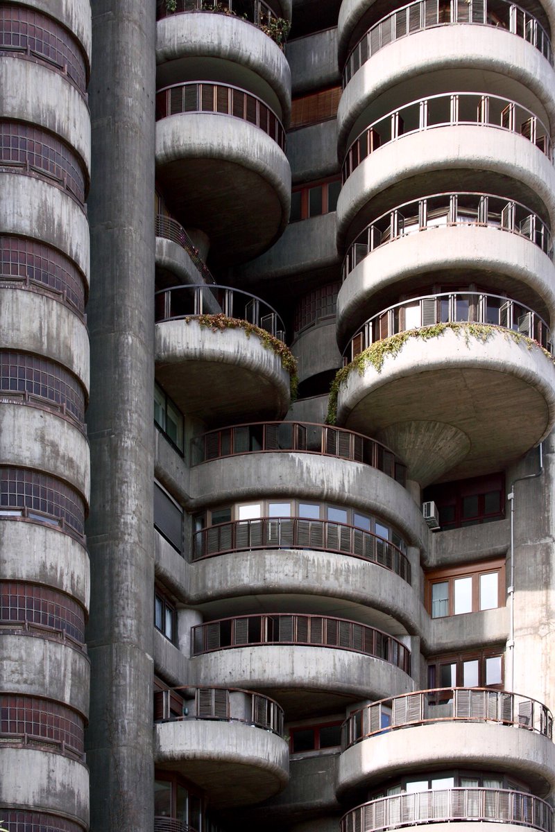 MASContext's tweet photo. Torres Blancas (1961-1968), Madrid, by Francisco Javier Saénz de Oiza https://t.co/cSpOn2a2C5