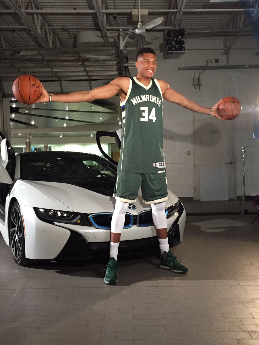 bjk1237's tweet image. Look who stopped by... #bmwofmilwaukeenorth #fearthedeer #BMW #bmwi8