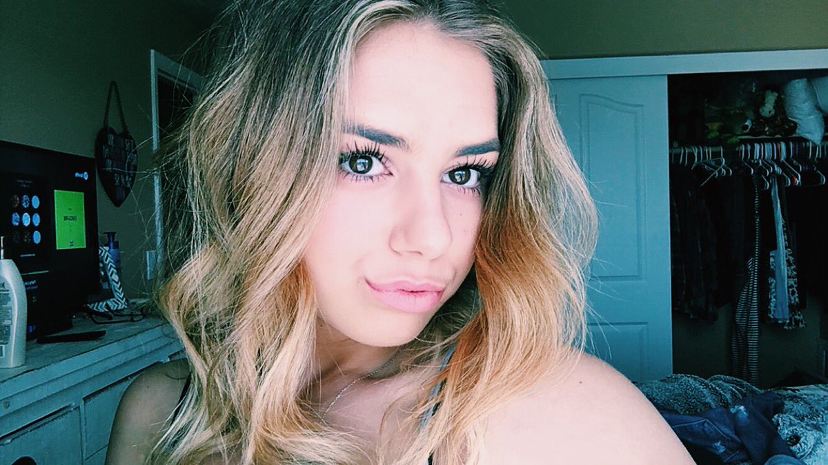 Tay 🌻 tweet media