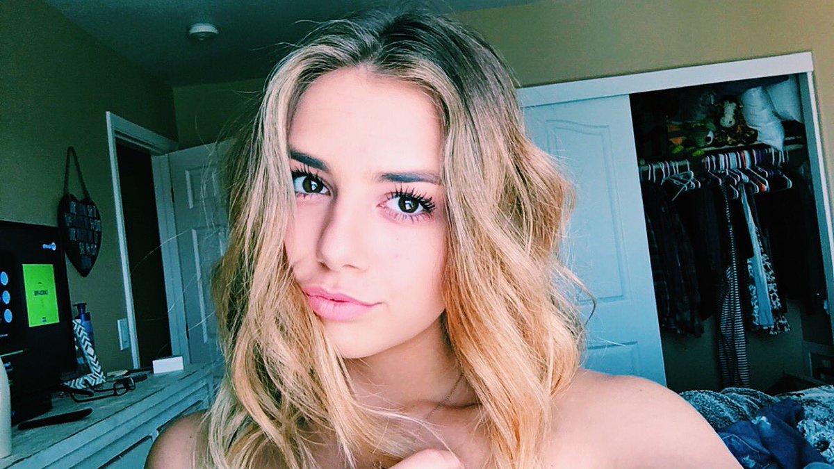 Tay 🌻 tweet media