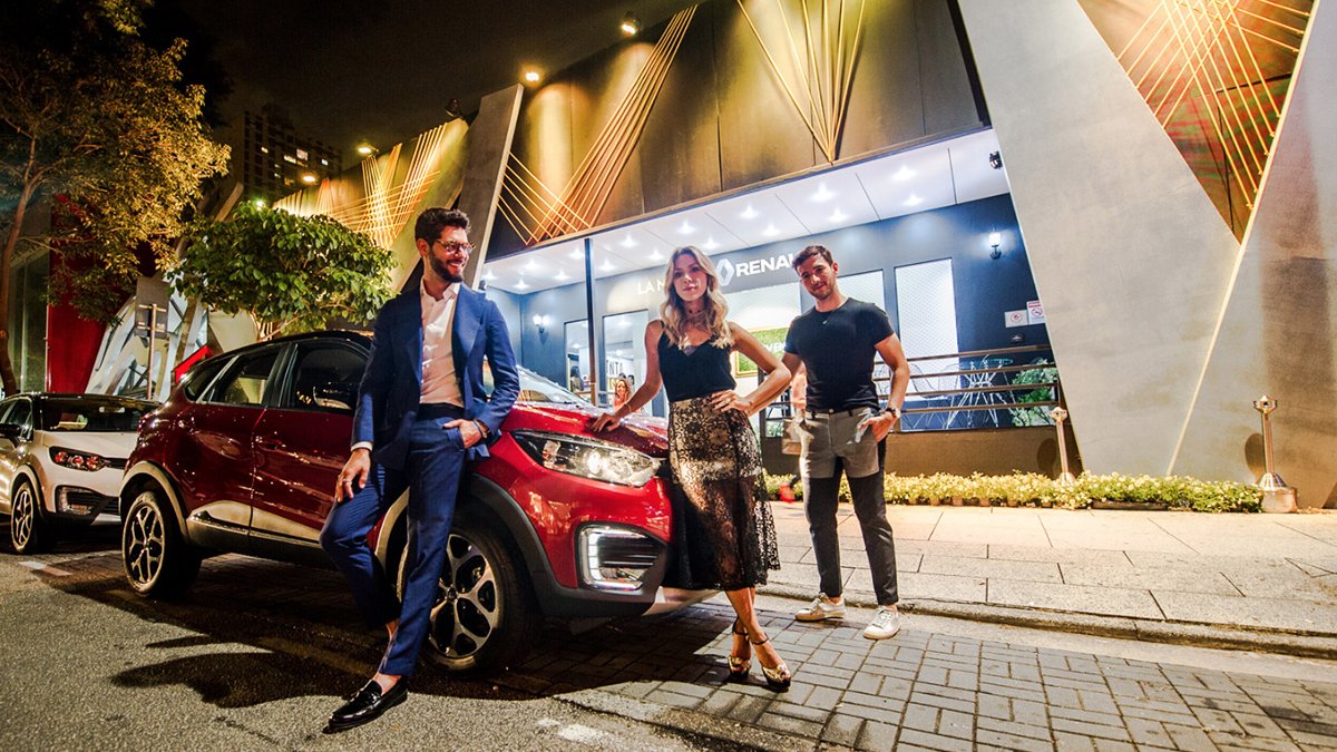 Olha só quem veio curtir o happy hour da #CapturExperience e aproveitou para conhecer todo o design do novo #RenaultCaptur
