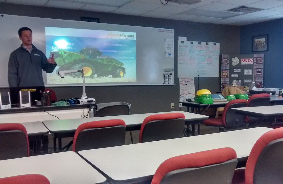 SusannahM17's tweet photo. Precision Agriculture guest speaker today. Thank you Neil for sharing a piece of your knowledge with our SWCC students. #SWCCAg #JohnDeere https://t.co/9tOoc3Zje2