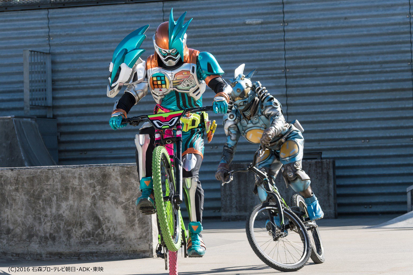 仮面ライダーエグゼイド على تويتر 明日はエグゼイド22話放送 久々に自転車でいくぜ いくぜ エグゼーーーーイィィド 黎斗社長の空前の変身シーンをお見逃しなく エグゼイド 仮面ライダー