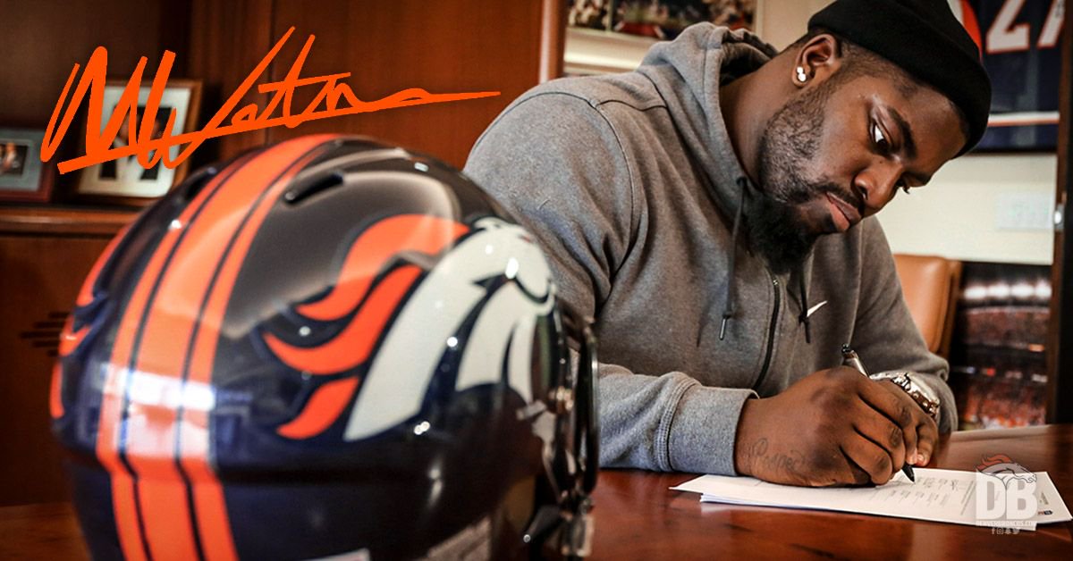 Broncos's tweet photo. "The energy in the building is infectious." 

Welcome to it, @MenelikWatson. 

📸's » https://t.co/S25JyrlxaG https://t.co/TKmUz0eeUL