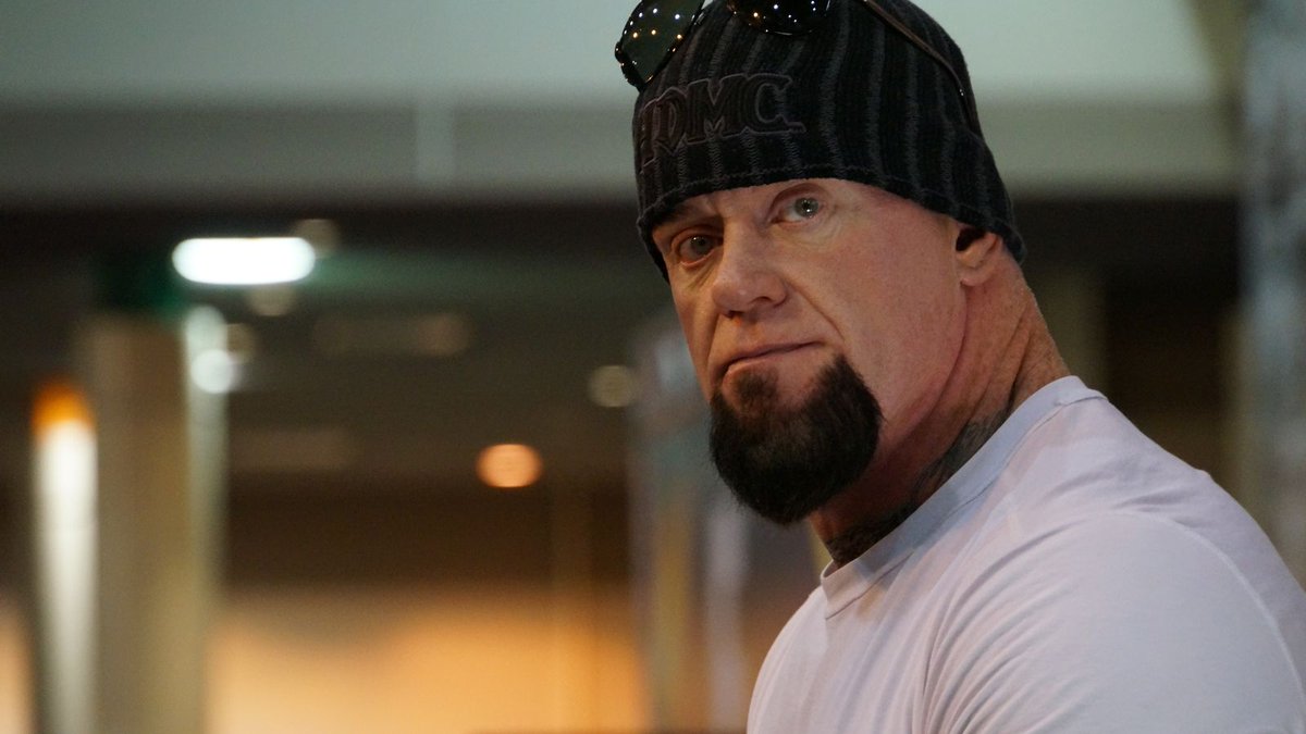 リュウ A Twitter アメトーークのwwe芸人で 麒麟 川島が話していたことでファンになったレスラーだ ジ アンダーテイカー と言って 怪奇系レスラーだ 身長は2m8cmもあるんだぞ こんな怖そうな顔だが プライベートでは優しい顔をしているんだ T Co