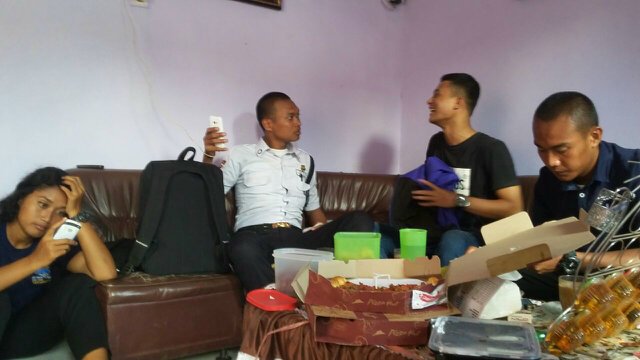 DeviNafisa's tweet photo. Aku pancet ayu dewe. Kak yudish, kak bagas elek wkwkwk. #MalangSwantai #walkinterview #pasukanGadaPratama_17 https://t.co/v4yWAVWRoZ