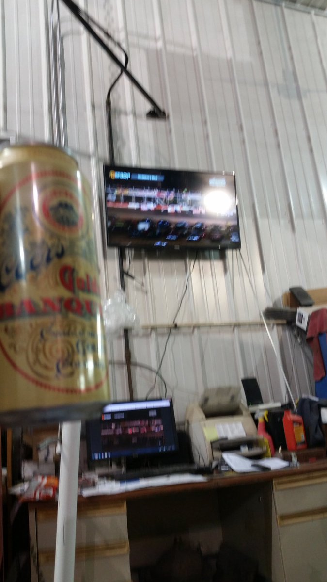 jtimm29's tweet photo. @SpeedShiftTV warm shop! #SpringNats17 https://t.co/2QQQ3vqmrP
