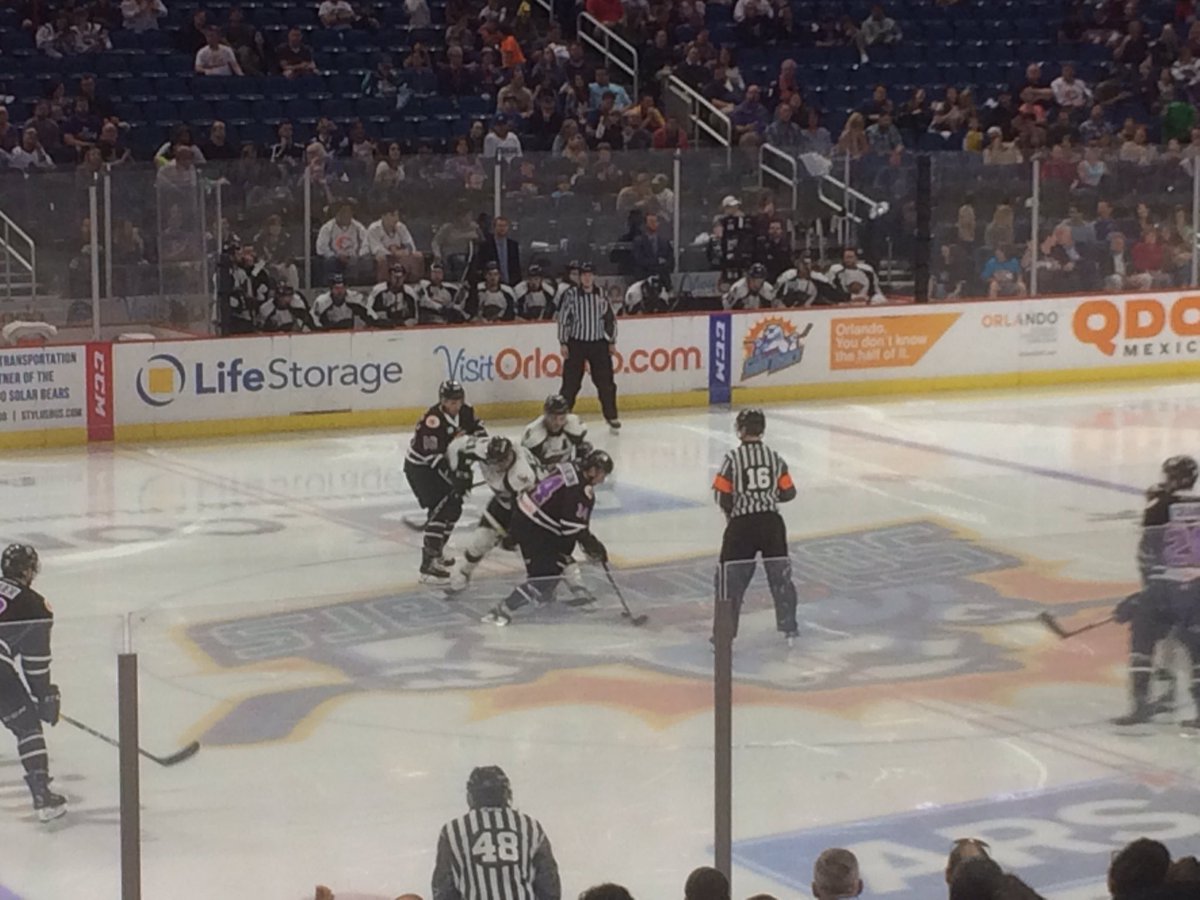 derf_winsor's tweet photo. Start third period. @OrlandoHockey still up 2-0 vs @UtahGrizz #BearsVsBears https://t.co/UYTFIX9EdX