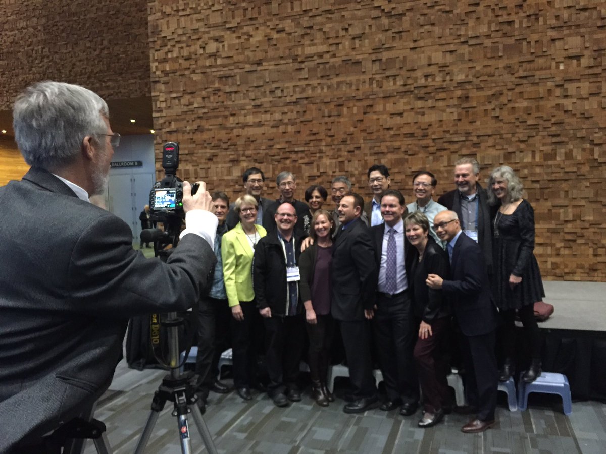 ubcdentistry's tweet photo. Milestone reunion photo sessions for #ubcdentistry alumni at #2017pdc @alumniubc https://t.co/eqjQmi05Tp