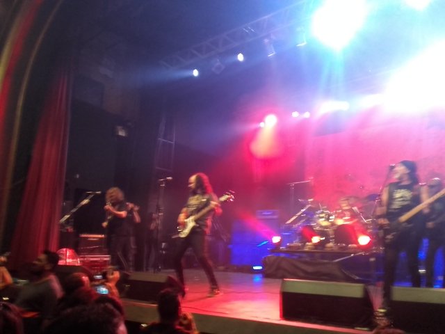 <a href="/LovorneRock/">LOVORNE</a> #Amigos #Felicidad #GraciasPappo @mperaltaprensa <a href="/Vorterix/">Vorterix</a> <a href="/TeatroVorterix/">Teatro Vorterix</a> <a href="/blue_isis/">Azul Isis</a> <a href="/juancito12h/">JuaniFernandezSeoane</a> <a href="/radioalacalle/">Radio a la Calle</a> <a href="/pipigambetta/">Mariano Gambetta</a>