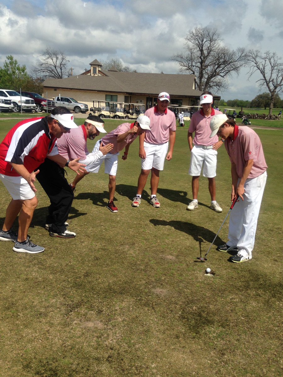 FHSBILLIEGOLF's tweet photo. Day 1 Uvalde Inv. Billies leading.  Tyler 70 Mason 74 Langston 79 Denver 83. https://t.co/hpXIgWt6vc