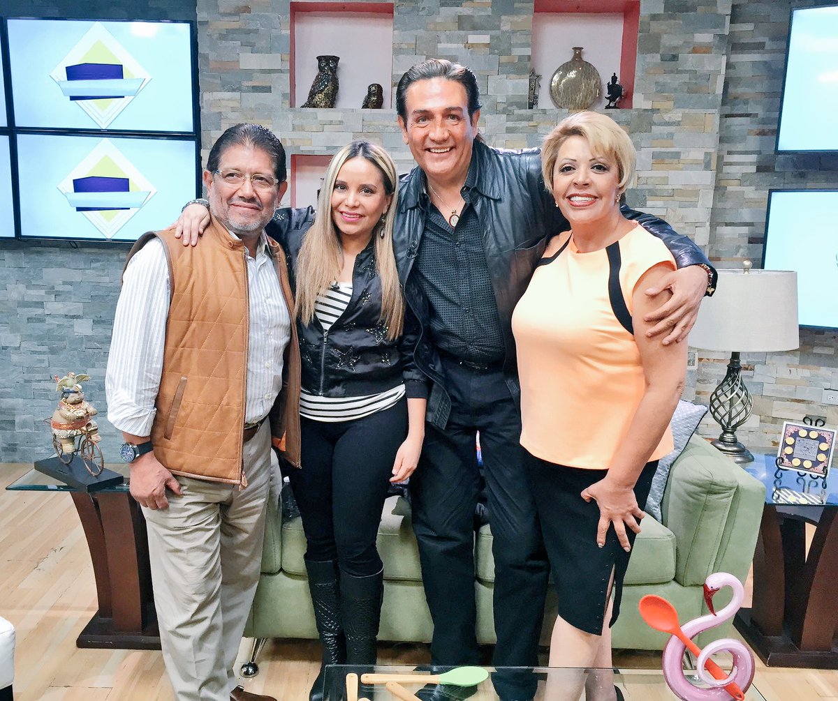 vickylopeztv's tweet photo. HOY en @lacuchara_wtv 🍭💙 Repetición en la noche por 184 IZZI @canal_wtv con @fabianlavalle2 y @vero1gallardo 💋 Invitado @osoriojua 👏👏👏 https://t.co/gnDvnIlook