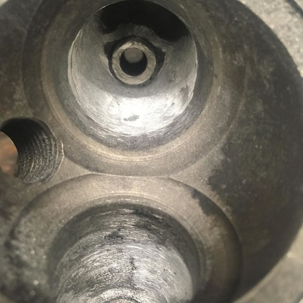NovaMotorcycles's tweet photo. A port in the storm. Friday night in the shop starting a head job. 350GP will never know what hit it. #motorcyclesh… https://t.co/uxPsxlC63m