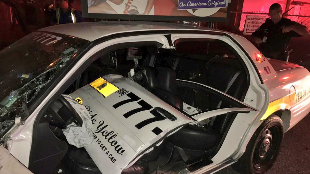 Developing story: Cab driver injured in crash with tractor trailer in area of airport bit.ly/2noPu5H https://t.co/jaze79FXIy