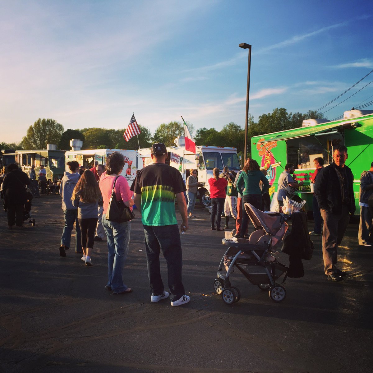 rocfta's tweet photo. Where do you like to find food trucks...At our food truck rodeos? Downtown on lunch? Let us know! Tag @rocfta #rocfta #rocfoodtrucks https://t.co/KishA14fwl