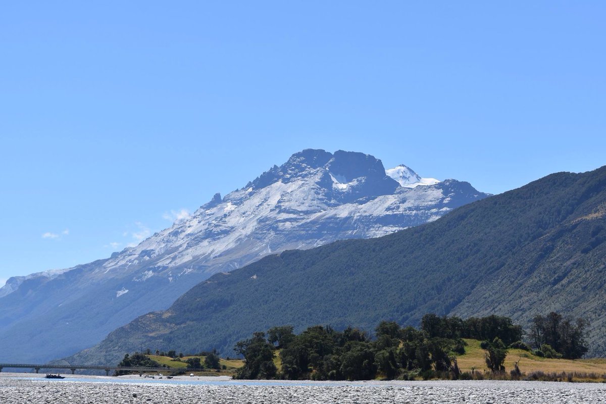 D2ArtStory's tweet photo. Stunning New Zealand. Went with 50 new best friends incl #EricRhoads and #PaintNewZealand. #expat#artist https://t.co/gwdmvmbNZm