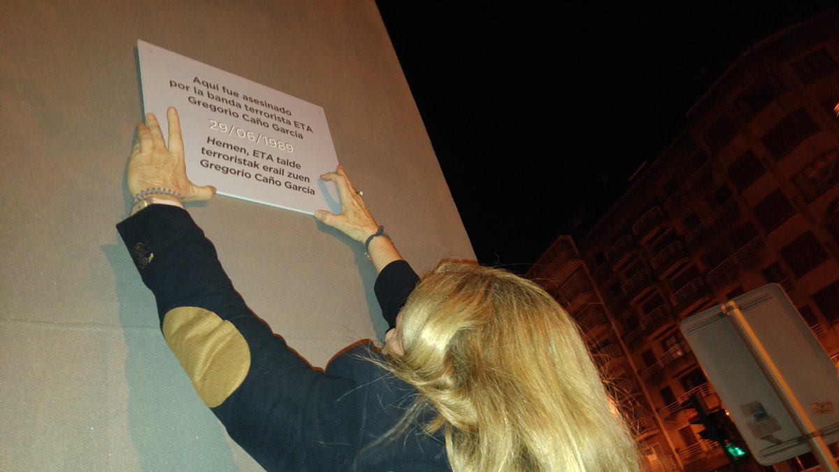 CovitePV's tweet photo. Los Ayuntamientos de Bilbao y San Sebastián han obviado su compromiso de recordar a las víctimas. COVITE, no. 
#unavictimasunaplaca https://t.co/maDrmdwTRf