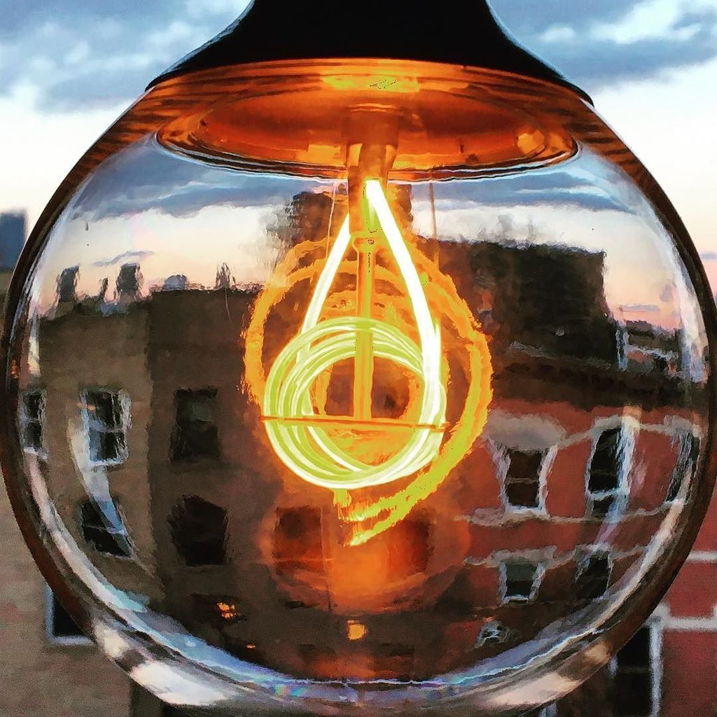 onefjef's tweet photo. Lightly. #bulb #window #edisonlight #dusk https://t.co/h7bIqn3C5l https://t.co/VWPrBEhYUf