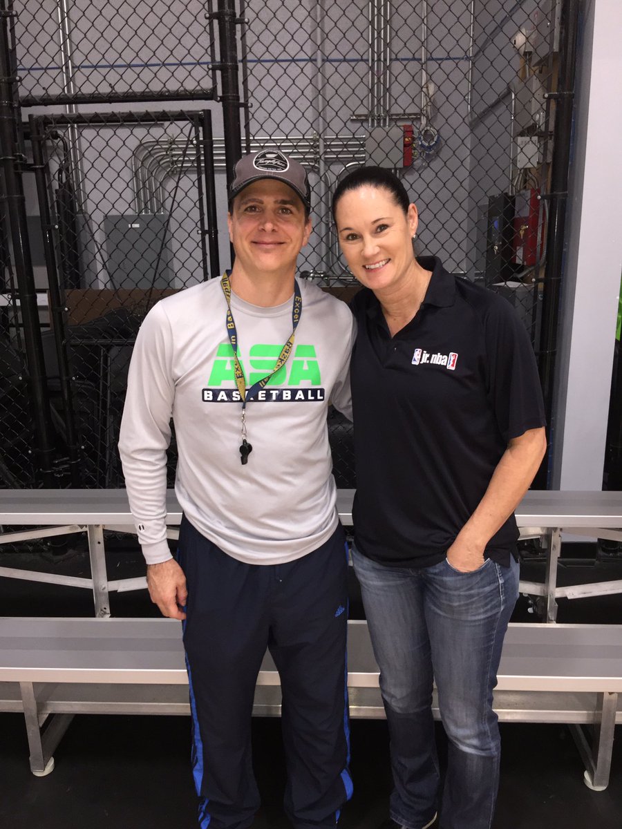 Two great competitors <a href="/ULTFieldhouse/">Ultimate Fieldhouse</a>. Now that's a gr8 backcourt <a href="/JenniferAzzi/">Jennifer Azzi</a> and Frankie Allocco <a href="/ASABasketball/">ASA Basketball</a>