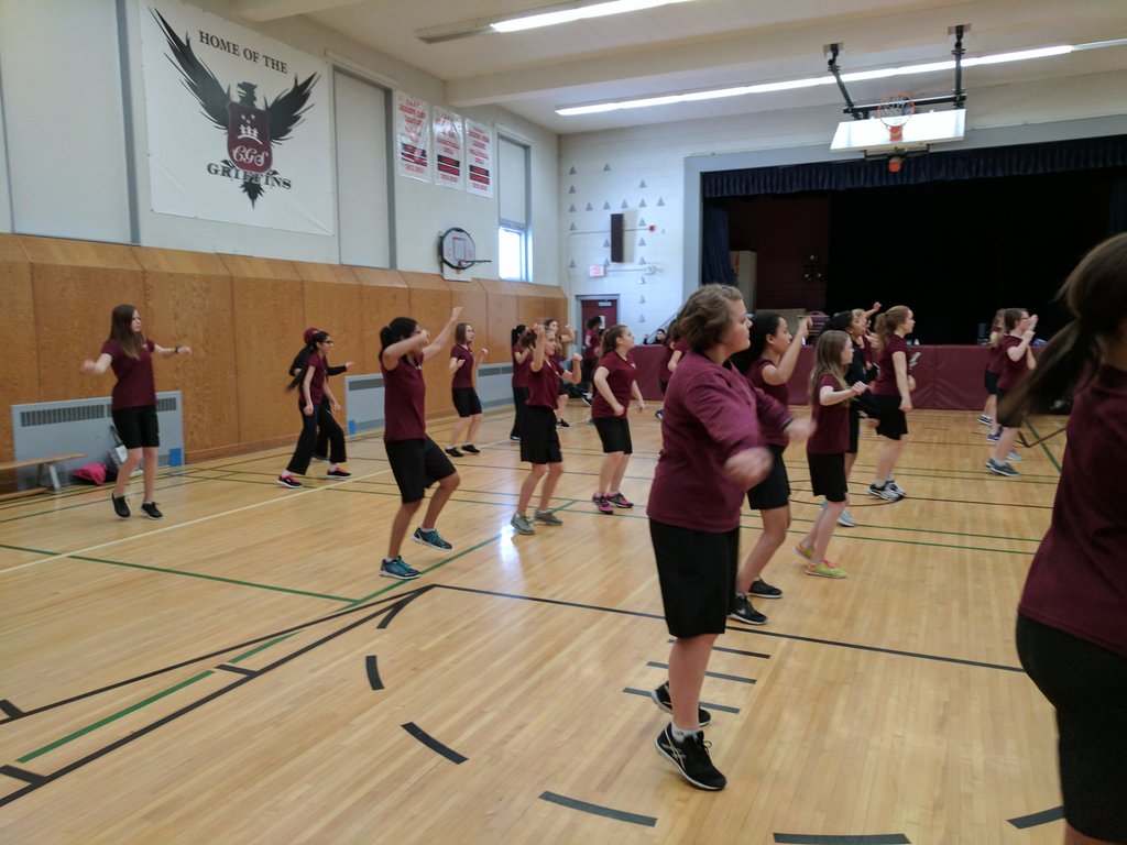 EErfle's tweet photo. @CalGirlsSchool thanks to @SoundKreations for teaching us an awesome Bollywood routine this week! https://t.co/xzj8VhU7fi