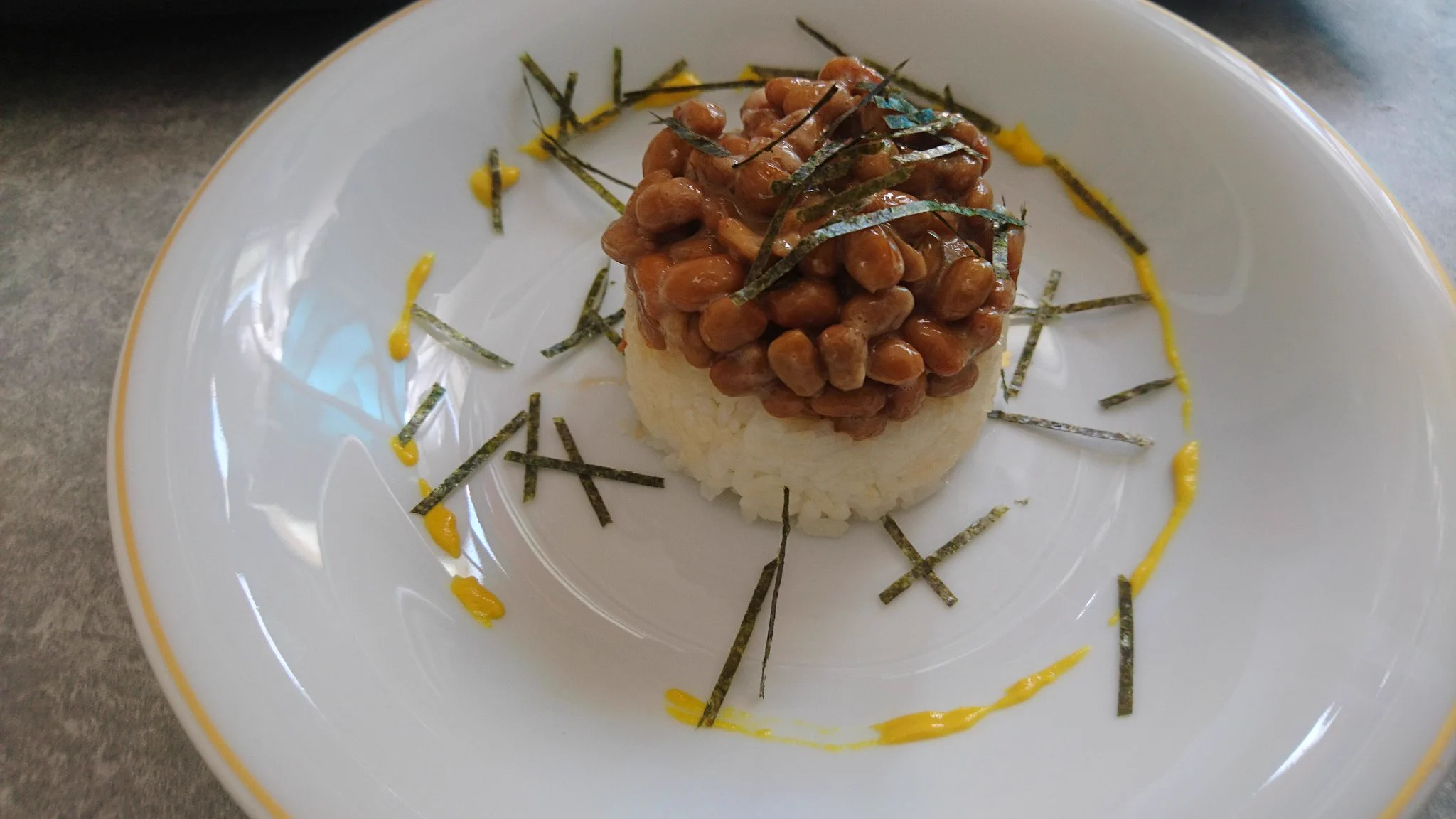 安い納豆がいきなり高級フランス料理に変身するw納豆の食べ方の完成度が高すぎるwww