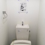 忘れてしまいがちなトイレの蓋の閉め忘れを見事に克服した話題の貼り紙w