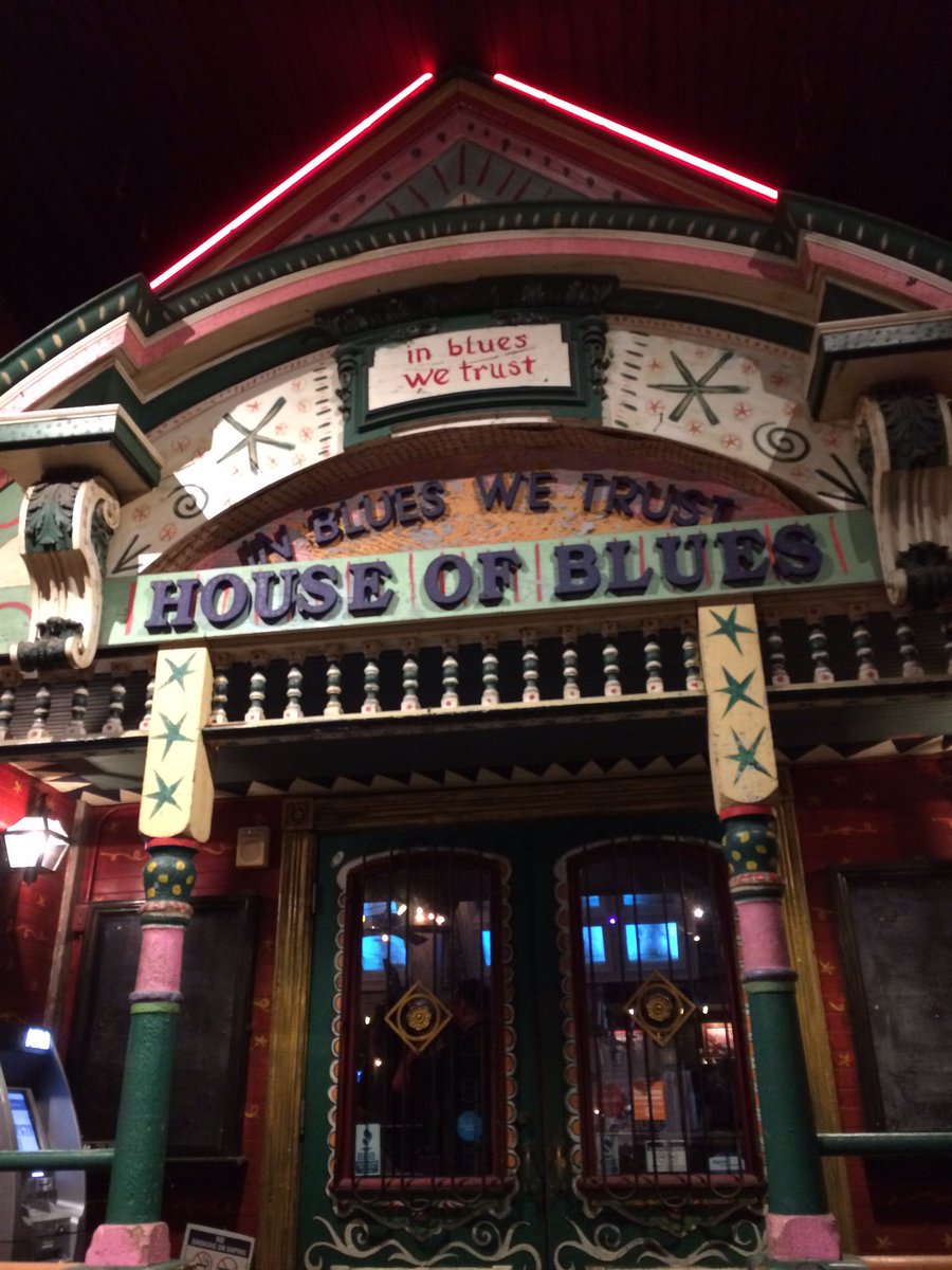 CharlesvanGoch's tweet photo. Exploring Bourbonstreet #NewOrleans before worlds biggest catering conference tomorrow #catersource #EPCAS &amp; Yes I will play jazz😎🎺🎺🎺 https://t.co/DO9SgfKCwo
