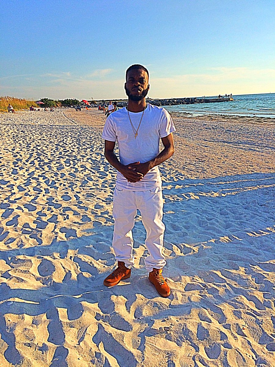 YungJefe16's tweet photo. https://t.co/QBL909ZxD5