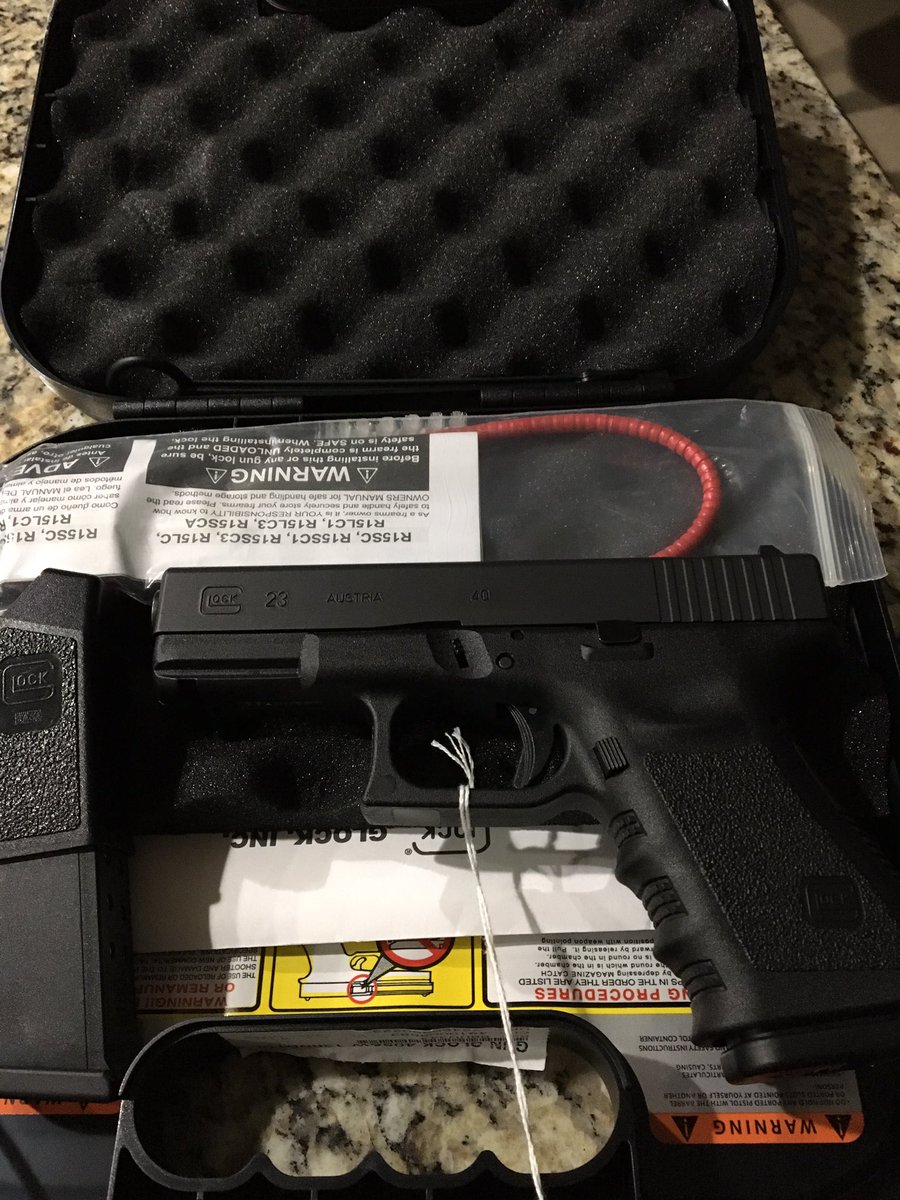 miggey_smalls's tweet photo. Welcomed these beauties to the family! ❤️❤️ #GlockGen3 #Colt1911 https://t.co/70BFyRqKV3