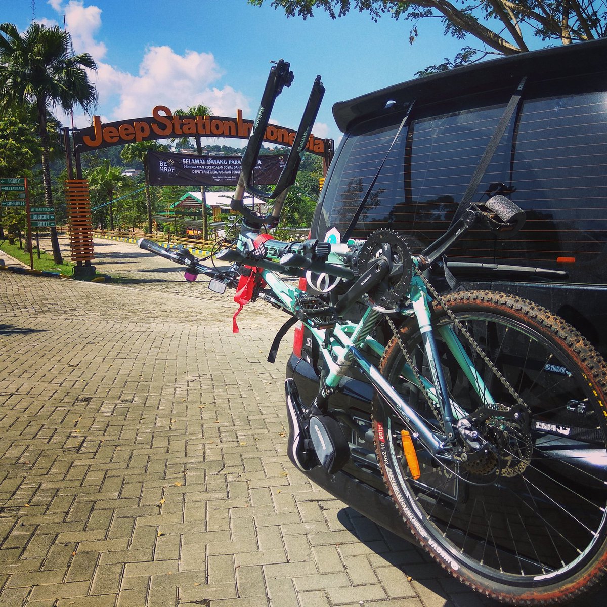jokisoft's tweet photo. ...yuks escape !!.. #jokisoft #jeepstationindonesia #escape #mtbindonesia @mtbindonesia #gowes #mtb #funbike #bicycle #qualitytime #metime https://t.co/hxoWxYz32m