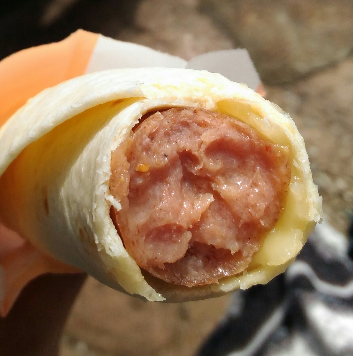 易 Na Twitteru 初めてトルティーヤチーズドッグ 食べた O ラケッティのラクーンサルーン ボリュームはあまりないけど中のソーセージがジューシー ほどよい塩分でおにぎりと一緒に食べたくなったw チーズなしは330 チーズ入り390円 激混みパーク 易 Na Twitteru 初めてトルティーヤチーズドッグ 食べた O ラケッティのラクーンサルーン ボリュームはあまりないけど中のソーセージがジューシー ほどよい塩分でおにぎりと一緒に食べたくなったw チーズなしは330 チーズ入り390円 激混みパーク