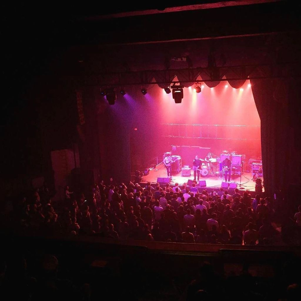 Falcon_Valdez's tweet photo. Night 2 @fondatheatre #craigfinn #uptowncontrollers #japandroids #CFJPN #soldoutshow 📸: @n… https://t.co/ssS1V0uRi1 https://t.co/DTdZy2OWYb