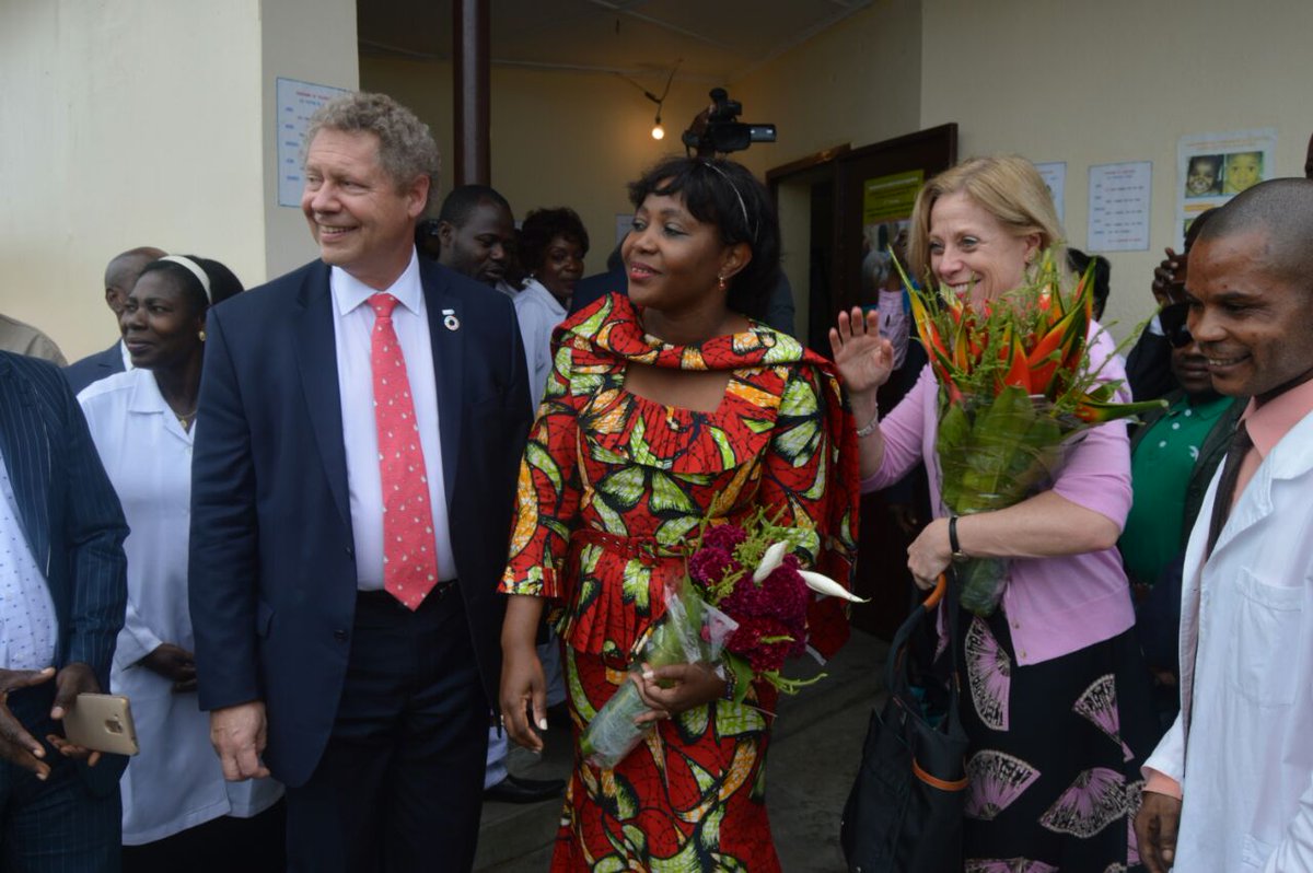 Visite du CSI de Moungali par Mme Jacqueline Lydia MIKOLO et le Directeur exécutif de Gavi en mission de haut niveau en République du Congo