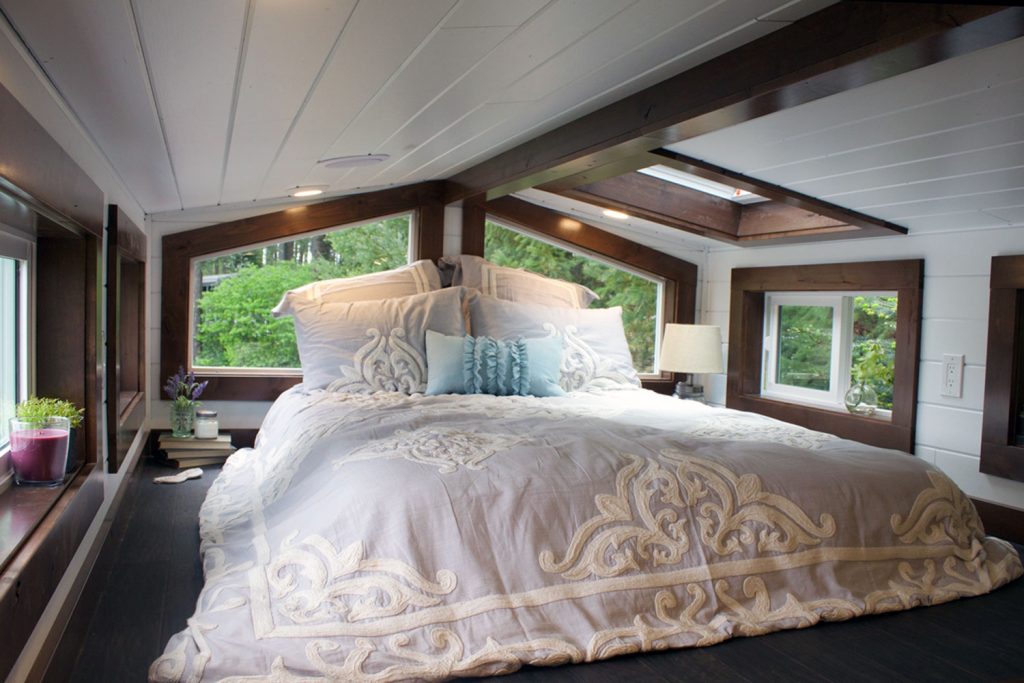 TinyHeirloom's tweet photo. Sweet Dreams! 💕💤 #tinyluxury #customhome #loftdesign https://t.co/qO95agE4M5