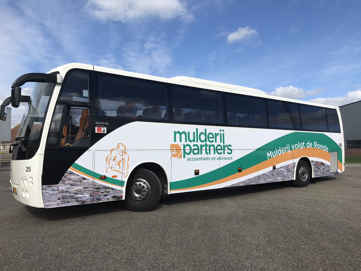 MulderijAcc's tweet image. Vandaag met 50 relaties de @RondevDrenthe beleven. De zon schijnt, @edekker1970 met ons mee in de bus. Word een mooie dag