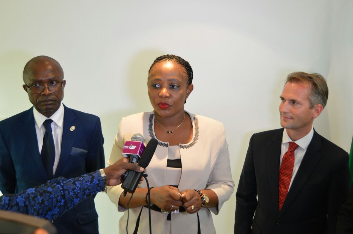 Signature d'un protocole d'accord entre le Ministère de la Santé et de la Population et le laboratoire pharmaceutique Roche.